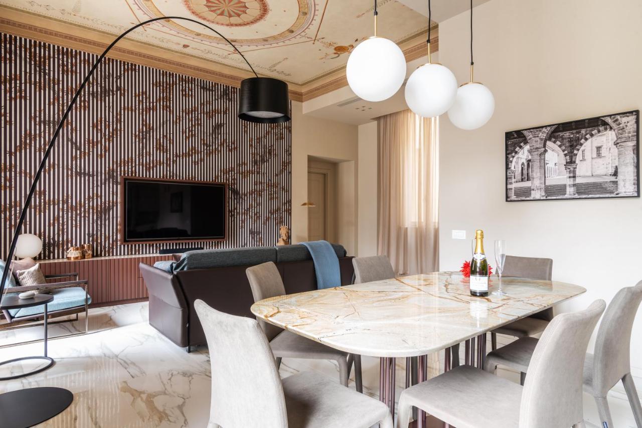 Palazzo Visconti - By Myhomeincomo Buitenkant foto